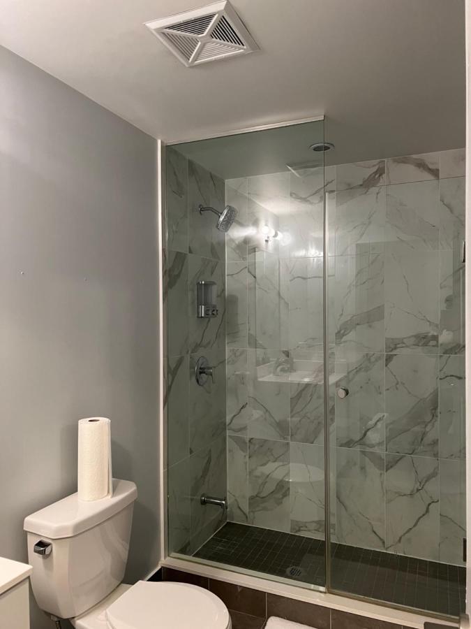 1 Bedroom Waterfront Condo Торонто Екстериор снимка