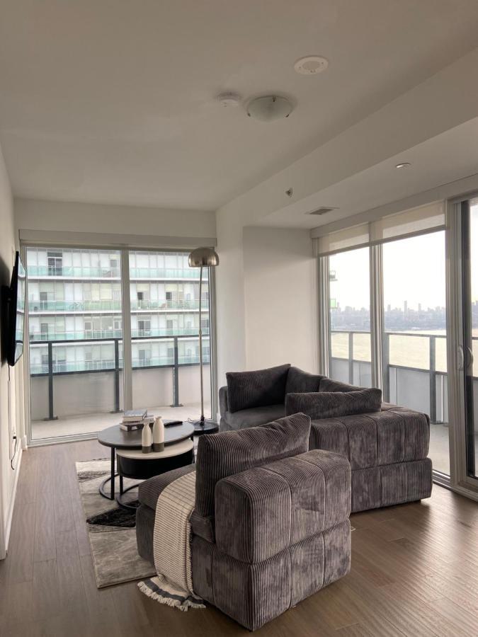 1 Bedroom Waterfront Condo Торонто Екстериор снимка