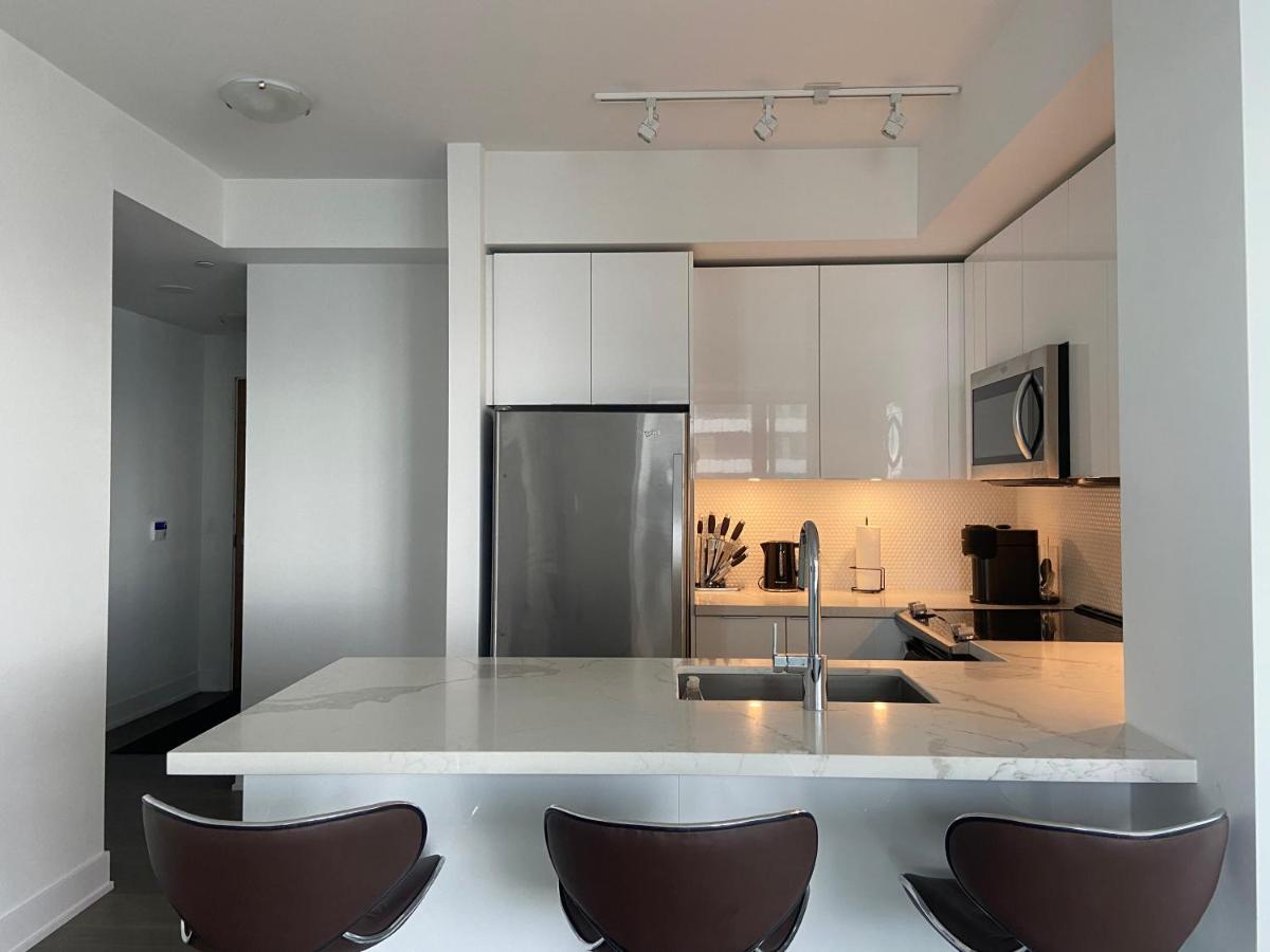 1 Bedroom Waterfront Condo Торонто Екстериор снимка