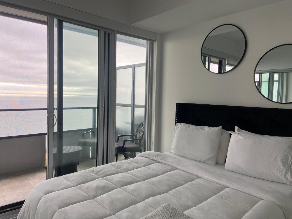 1 Bedroom Waterfront Condo Торонто Екстериор снимка